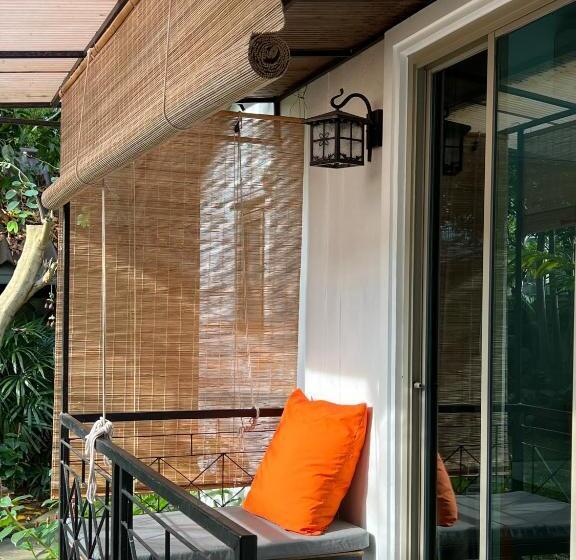 اتاق استاندارد با بالکن, The Snug Airportel   Phuket Airport