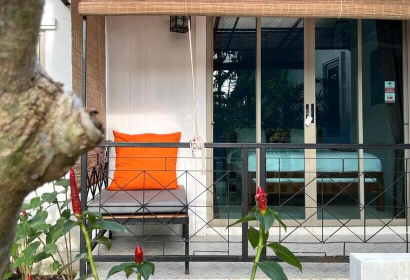 اتاق استاندارد با بالکن, The Snug Airportel   Phuket Airport
