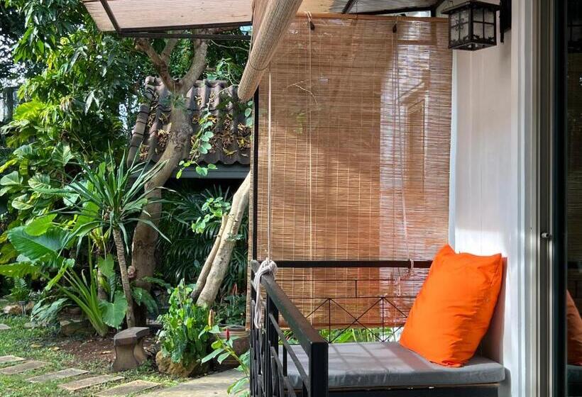 اتاق استاندارد با بالکن, The Snug Airportel   Phuket Airport