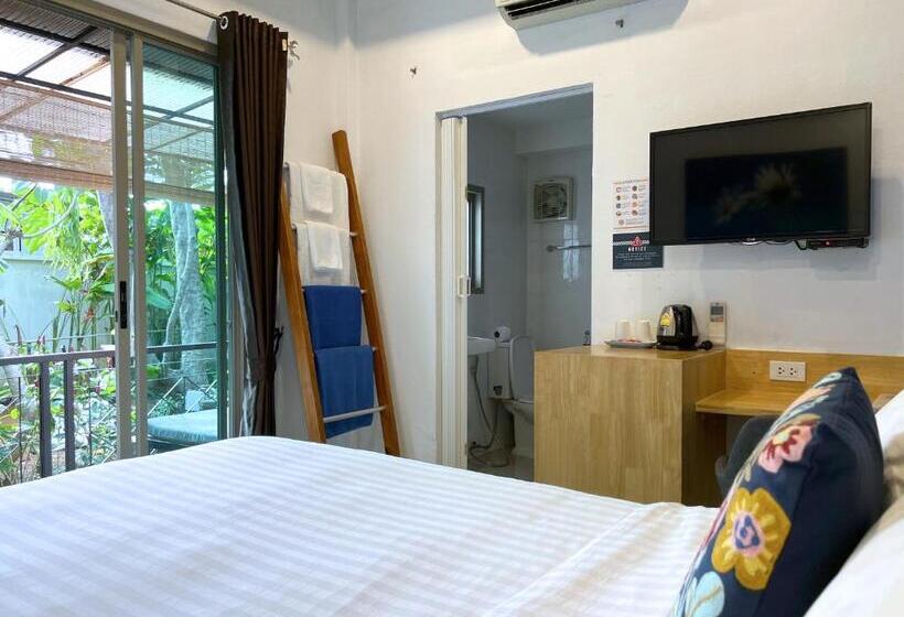 اتاق استاندارد با بالکن, The Snug Airportel   Phuket Airport