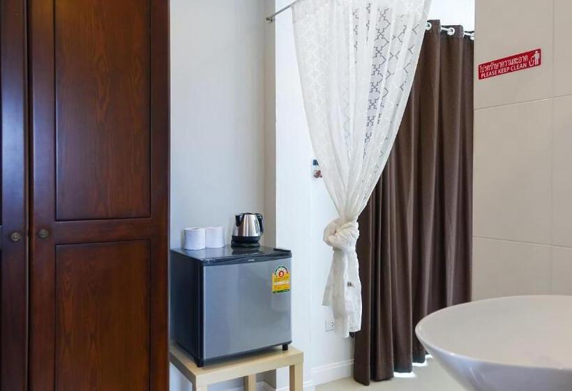 اتاق لوکس با چشم‌انداز استخر, The Snug Airportel   Phuket Airport