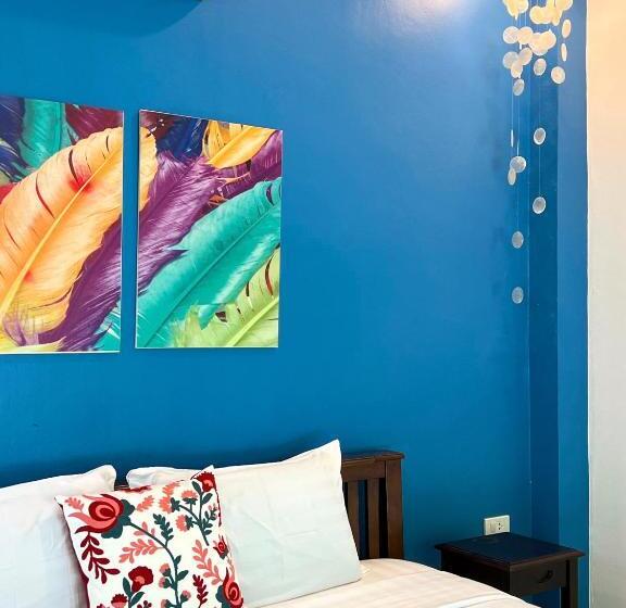 اتاق لوکس با چشم‌انداز استخر, The Snug Airportel   Phuket Airport