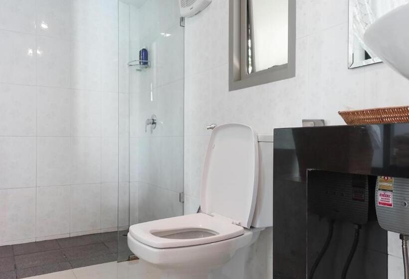 اتاق لوکس با چشم‌انداز استخر, The Snug Airportel   Phuket Airport