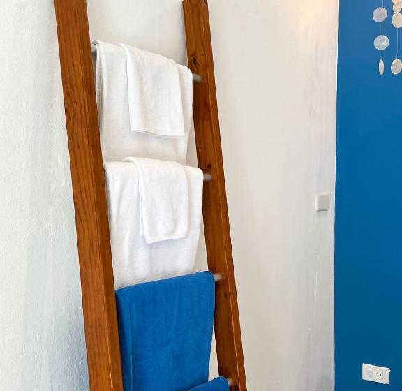 اتاق لوکس با چشم‌انداز استخر, The Snug Airportel   Phuket Airport