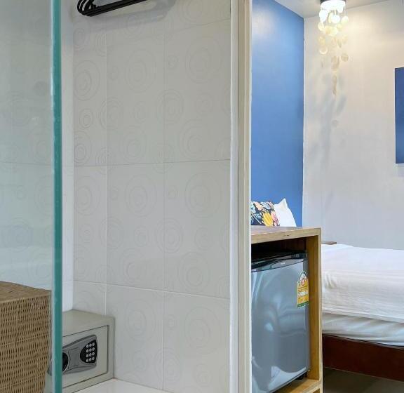 اتاق استاندارد با بالکن, The Snug Airportel   Phuket Airport