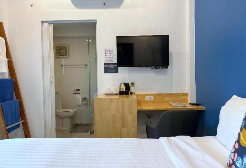 اتاق استاندارد با بالکن, The Snug Airportel   Phuket Airport