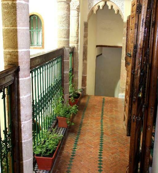 اتاق استاندارد یک نفره, Dar Aida