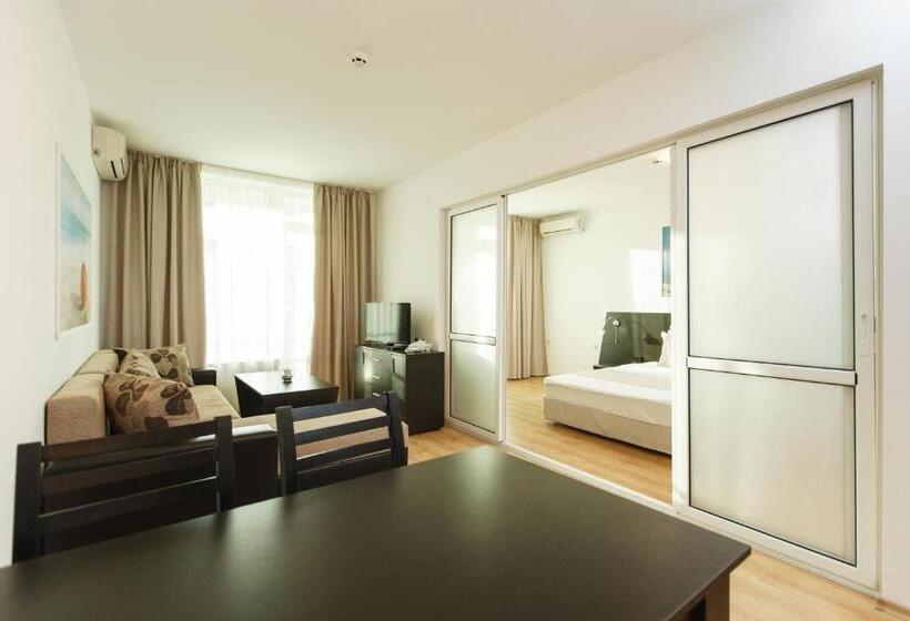 デラックススタジオ, Silver Beach Apart Complex