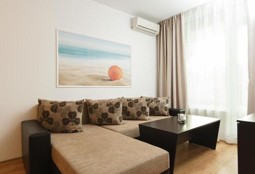 デラックススタジオ, Silver Beach Apart Complex