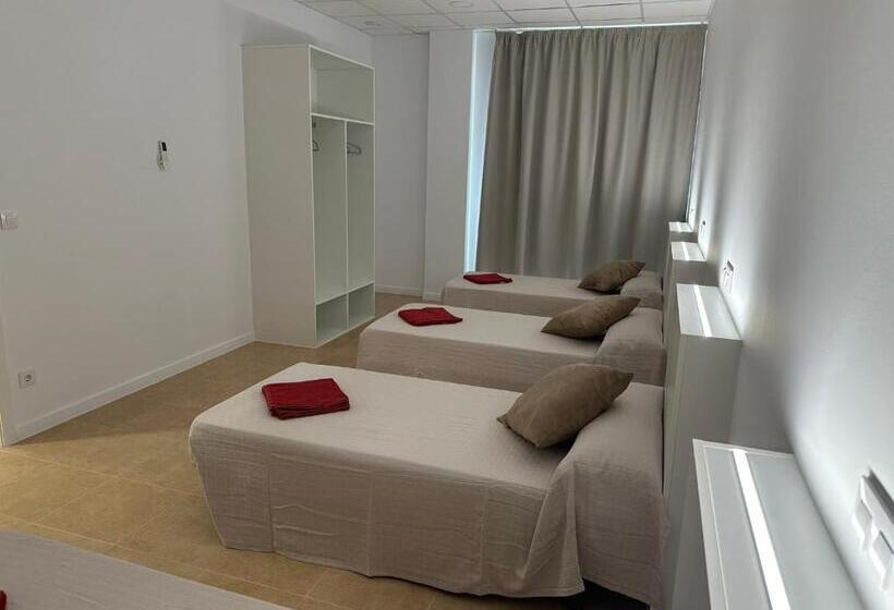 غرفة قياسية رباعية حمام مشترك, Albergue O Pedrón Hostel & Rooms