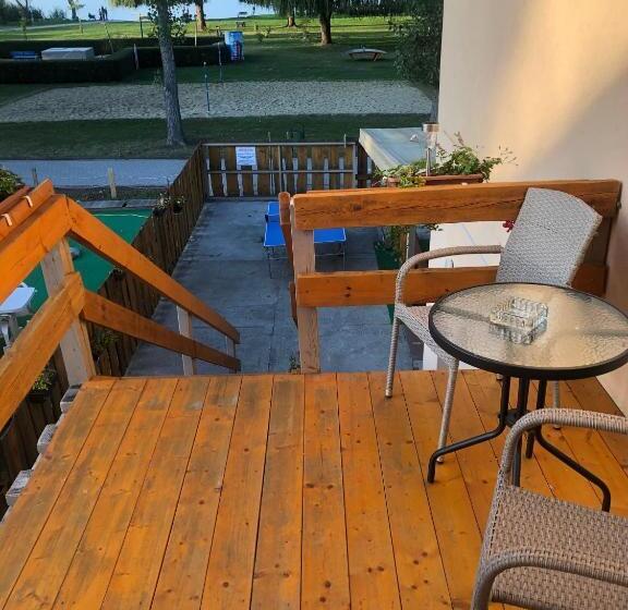 اتاق استاندارد سه نفره, Balaton Panzió