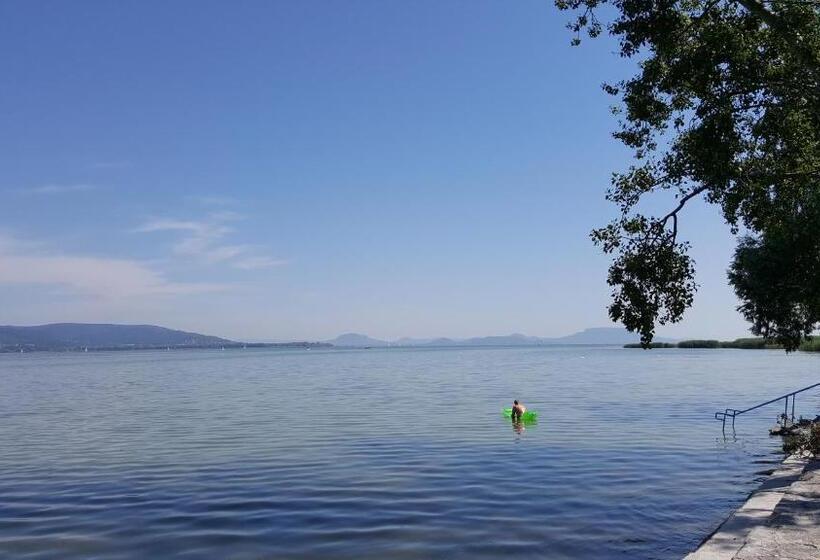 اتاق استاندارد سه نفره, Balaton Panzió