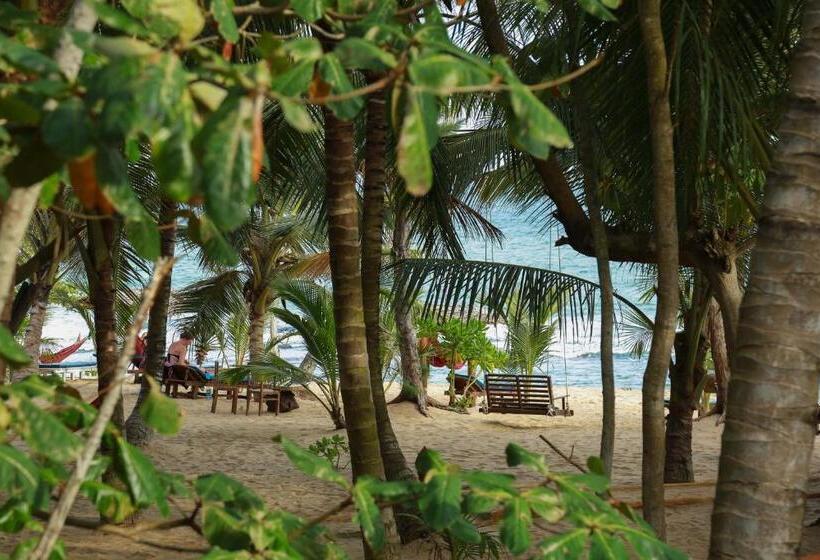 اتاق لوکس با چشم‌انداز دریا, Ganesh Garden Beach Cabanas