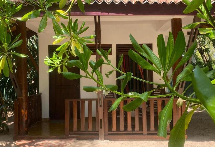 اتاق لوکس با چشم‌انداز دریا, Ganesh Garden Beach Cabanas