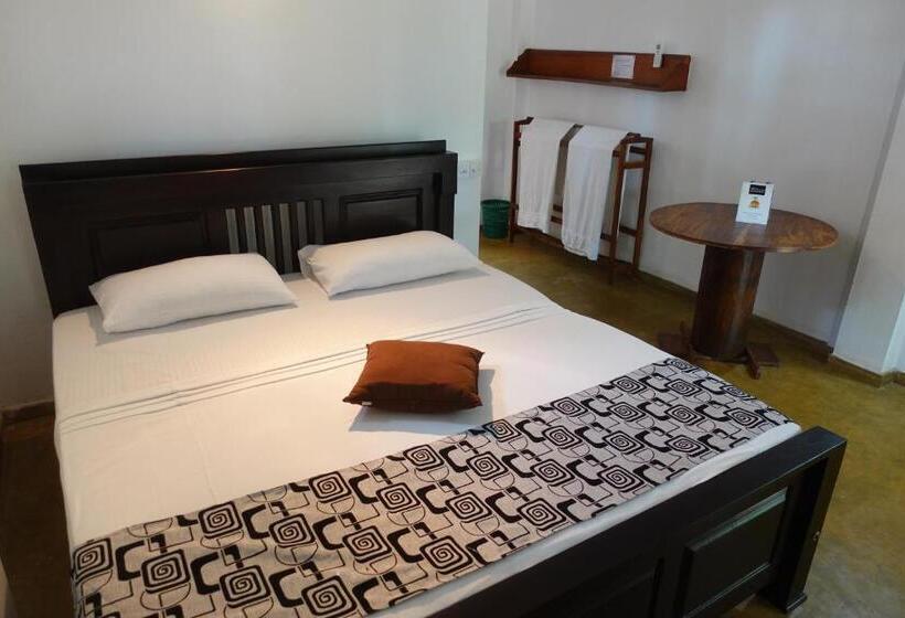 اتاق لوکس با چشم‌انداز دریا, Ganesh Garden Beach Cabanas