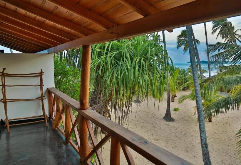 اتاق لوکس با بالکن و چشم‌انداز دریا, Ganesh Garden Beach Cabanas