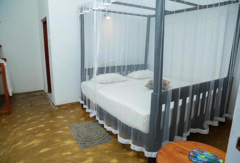 اتاق استاندارد با بالکن, Ganesh Garden Beach Cabanas