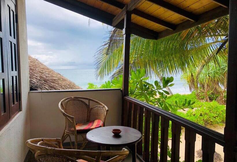 اتاق لوکس با بالکن و چشم‌انداز دریا, Ganesh Garden Beach Cabanas