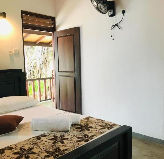 اتاق لوکس با بالکن و چشم‌انداز دریا, Ganesh Garden Beach Cabanas