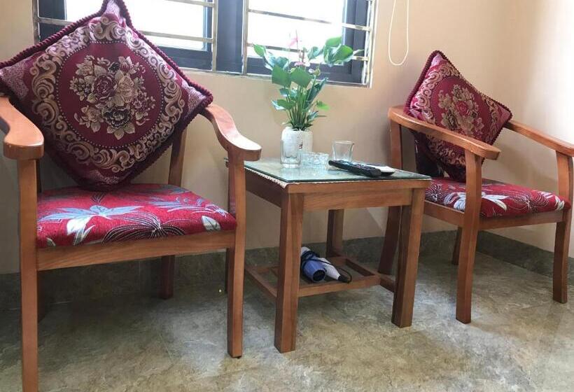 اتاق استاندارد چهار تخته, Nhat Mai