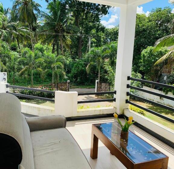 标准间带阳台, Chill House Safari Resort