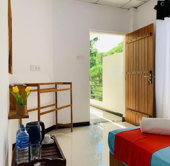 标准间带阳台, Chill House Safari Resort
