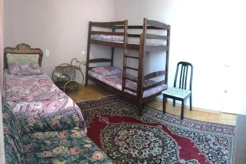 اتاق استاندارد سه تخته با بالکن, Guest House Lilia