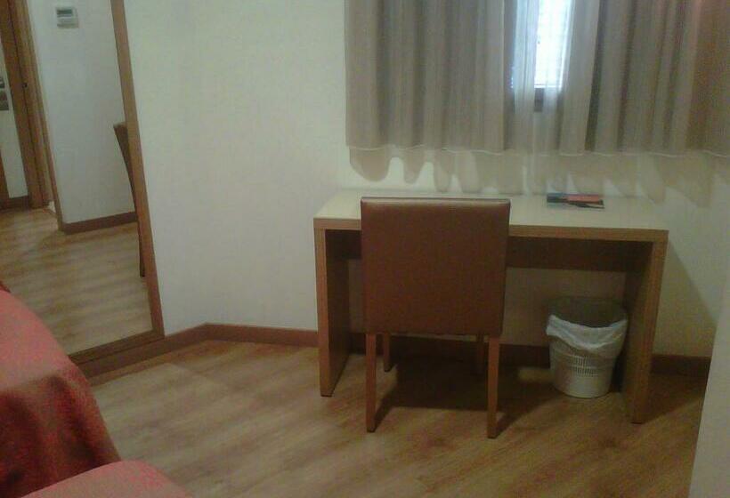 اتاق استاندارد, Hostal Rambla