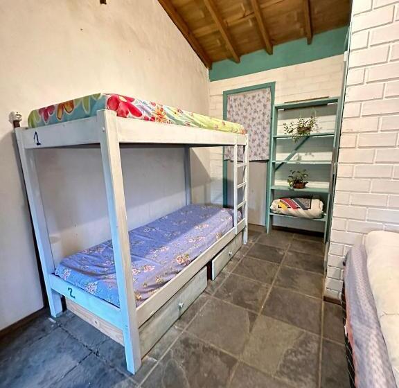 חדר קלאסי לארבעה, Praia Do Rosa Hostel