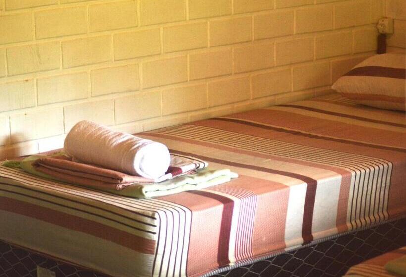 חדר קלאסי לארבעה, Praia Do Rosa Hostel