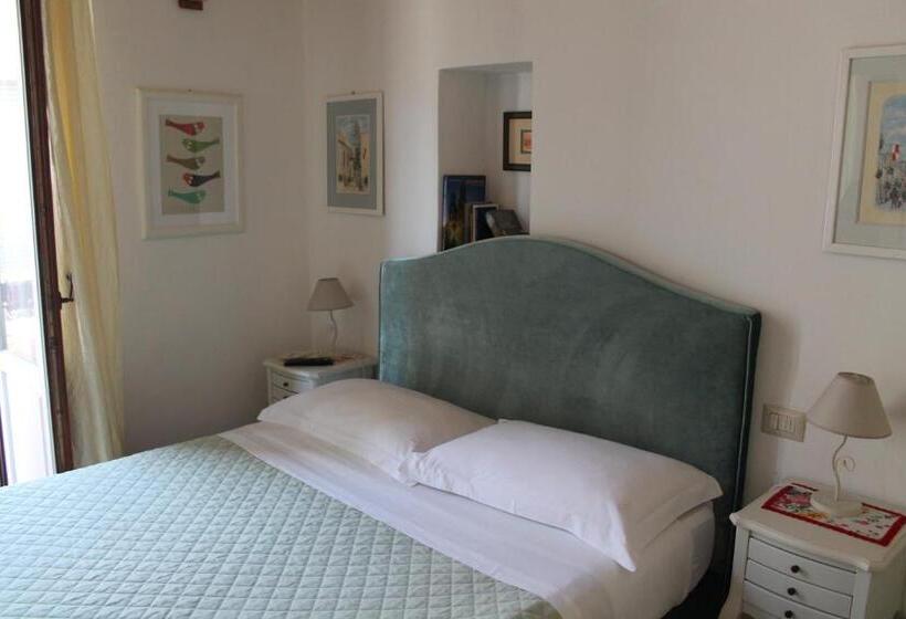 اتاق استاندارد چهارنفره با بالکن, B&b Del Duomo