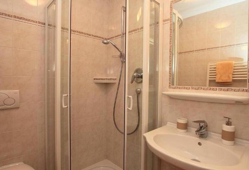 اتاق استاندارد یک نفره, Bed And Breakfast Iman