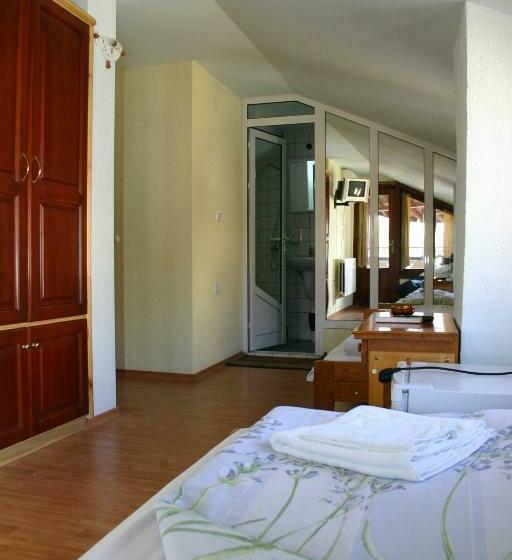 اتاق استاندارد با بالکن, Family Hotel Studio