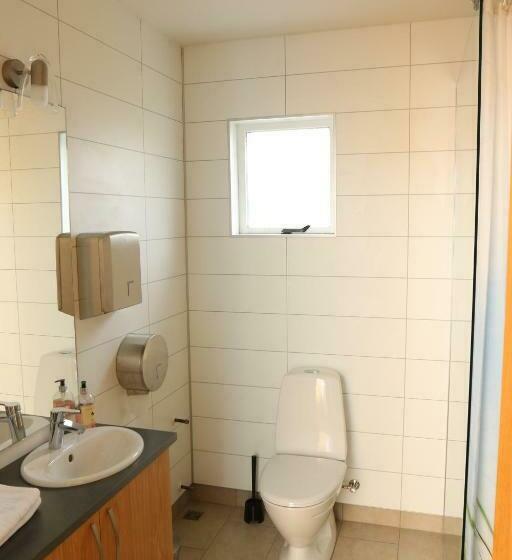 اتاق استاندارد سه تخته با سرویس بهداشتی مشترک, Framtid Hostel