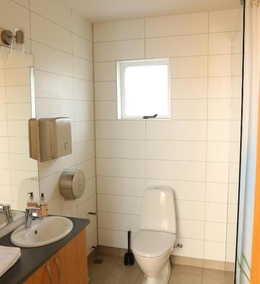 اتاق استاندارد با سرویس بهداشتی مشترک, Framtid Hostel