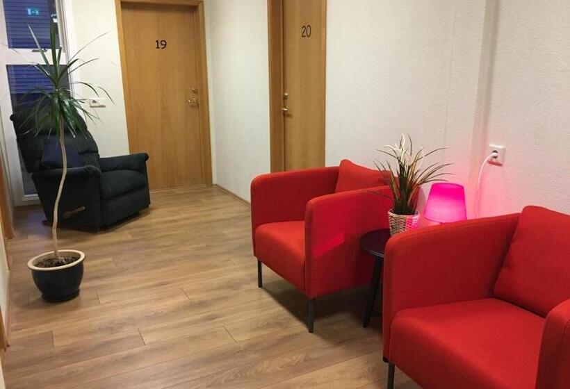 اتاق استاندارد با سرویس بهداشتی مشترک, Framtid Hostel