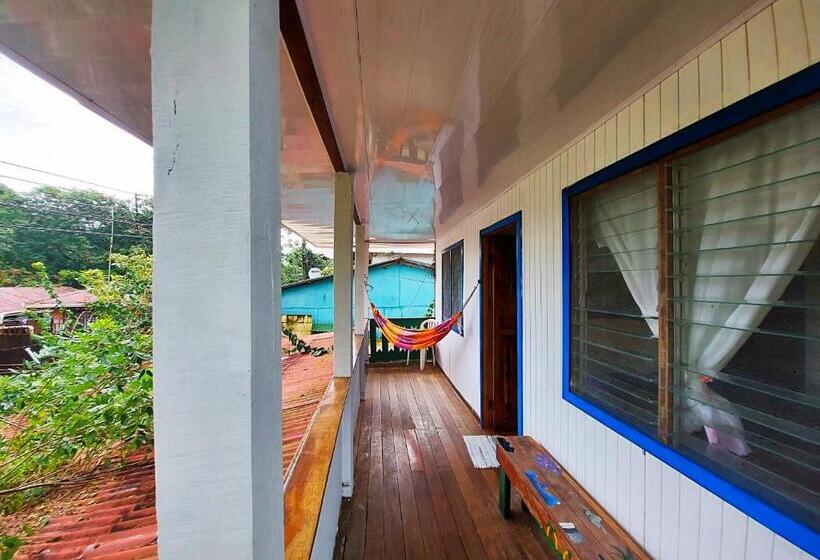اتاق استاندارد با سرویس بهداشتی مشترک, Cabinas Tortuguero
