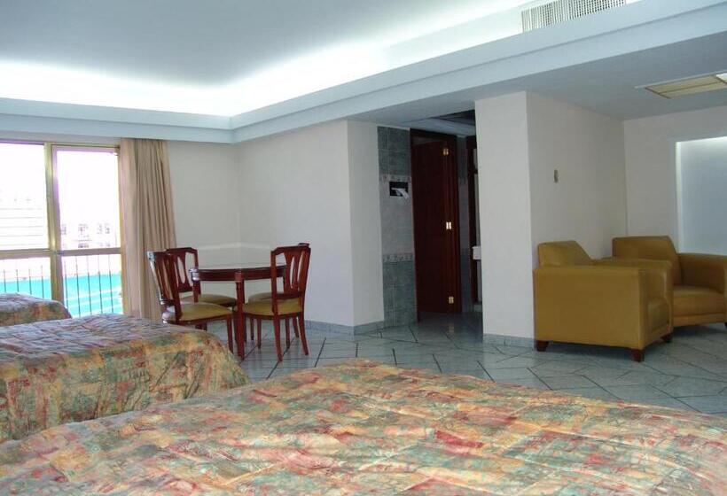 اتاق استاندارد سه نفره, Posada Arcos