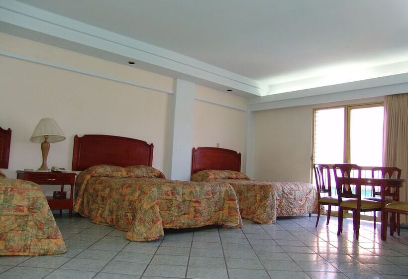 اتاق استاندارد سه نفره, Posada Arcos