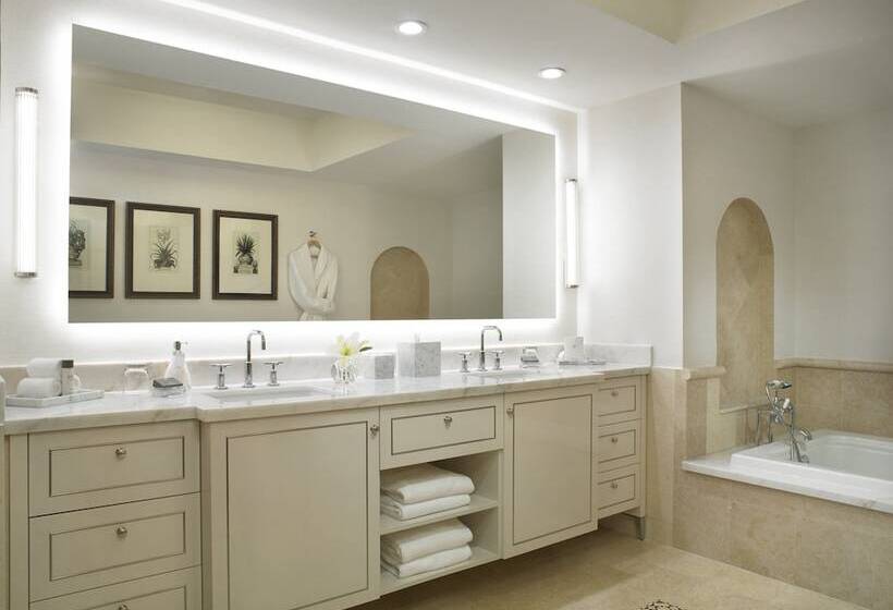 Deluxe Suite Sea View, Acqualina Resort And Residences