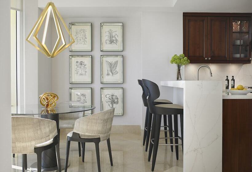Deluxe Suite Sea View, Acqualina Resort And Residences