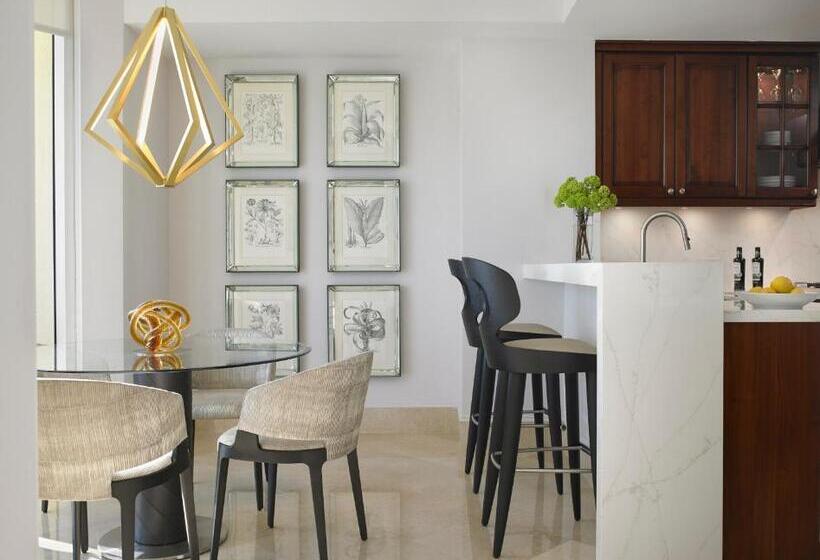 سوئیت دلوکس 2 خوابه, Acqualina Resort And Residences