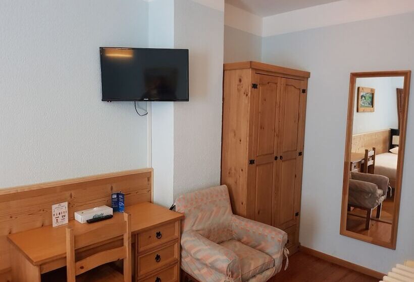 Standard Triple Room, De Geneve