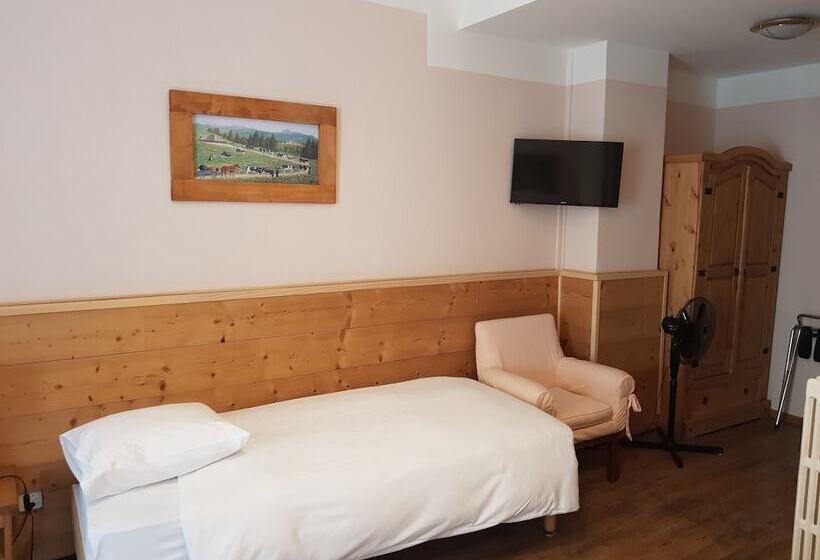 Standard Triple Room, De Geneve