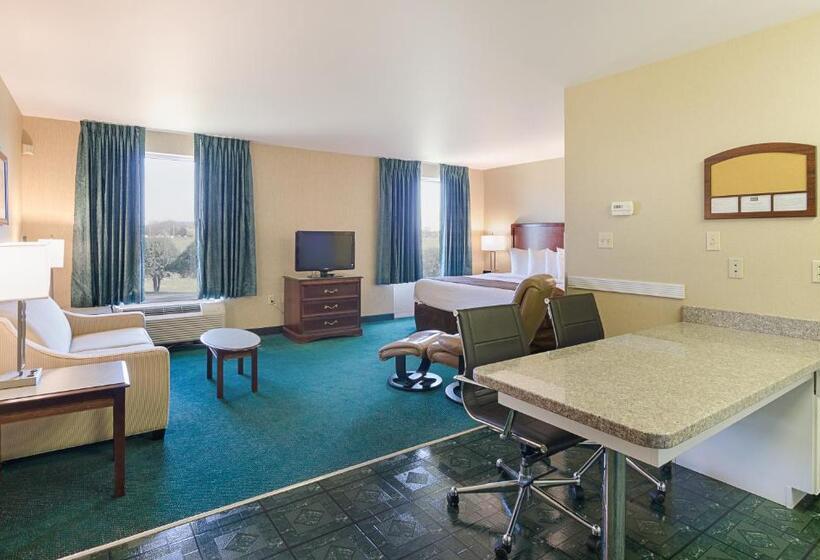 سوئیت با تخت بزرگ, Mainstay Suites Airport