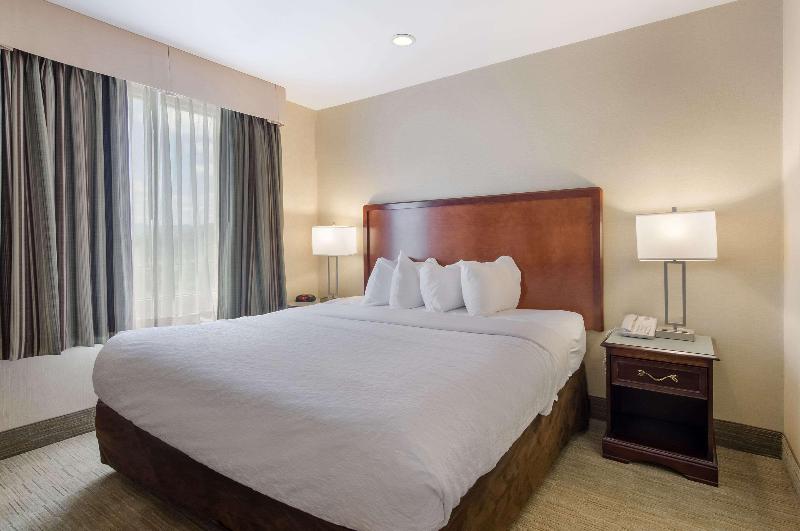 سوئیت با تخت بزرگ, Mainstay Suites Airport