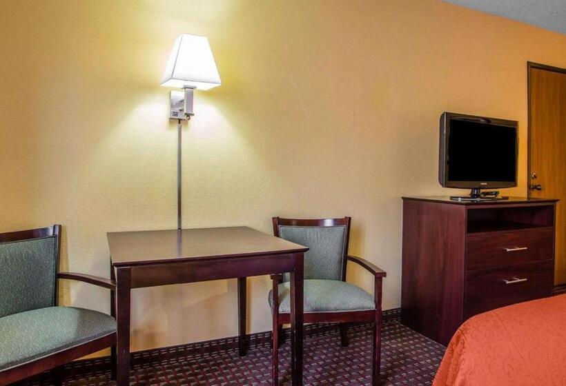 ２ダブルベッドのスタンダードルーム, Quality Inn Central Wisconsin Airport Mosinee