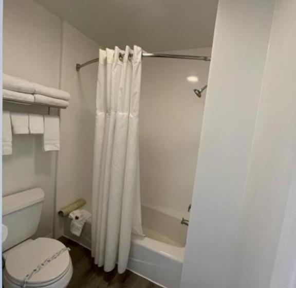 Deluxe Suite King Bed, Ramada By Wyndham Redondo Beach