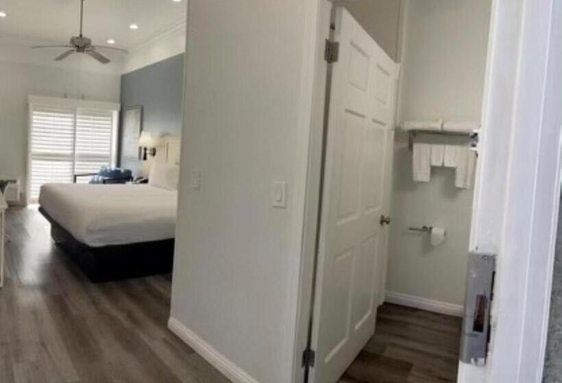 اتاق استاندارد با تخت بزرگ, Ramada By Wyndham Redondo Beach