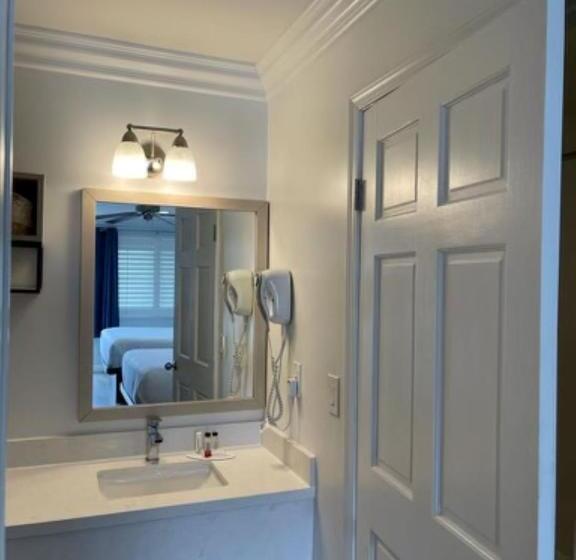 اتاق استاندارد با تخت بزرگ, Ramada By Wyndham Redondo Beach
